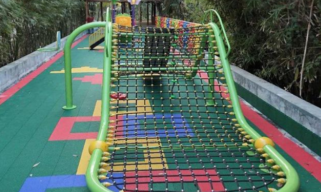 小型游乐设施|攀爬网给孩子带来的好处及乐趣